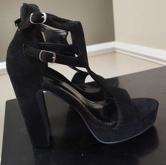 Faux suede double buckle peep toe platform heels - Picture 5 of 7